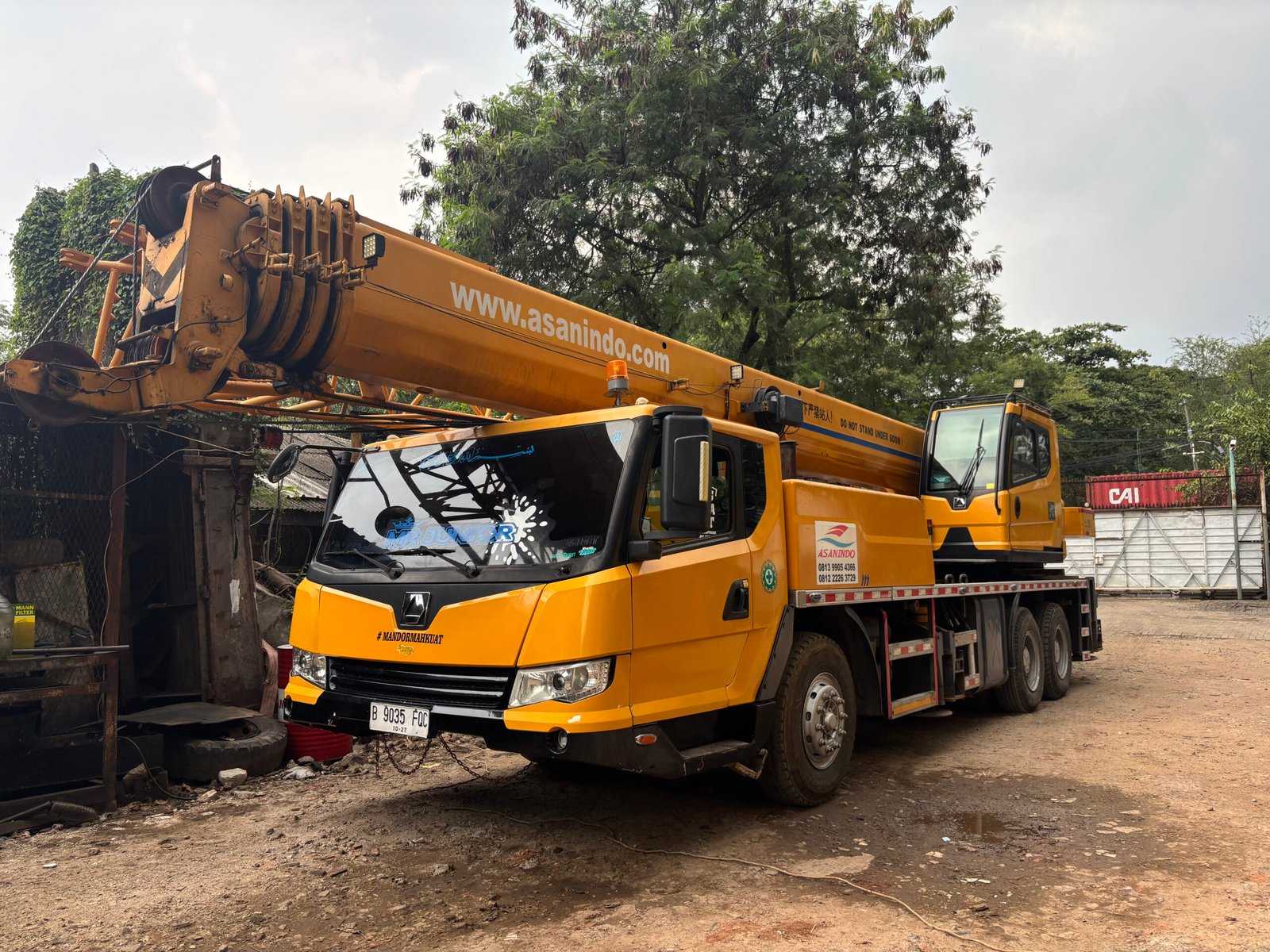Crane 25 ton di proyek depok