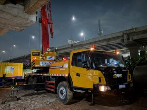 Sewa crane Kalimalang untuk pengangkatan beton saluran air