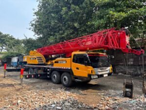 Rental crane 50 ton Tanjung Priok untuk bongkar muat kontainer & kargo berat