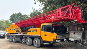 Mobile crane 50 ton untuk lifting alat berat di Marunda Center