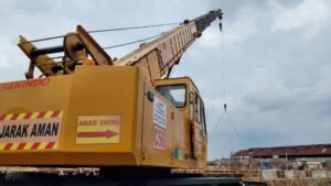 Sewa crane Bogor untuk proyek mall dan hotel di kawasan Botani Square