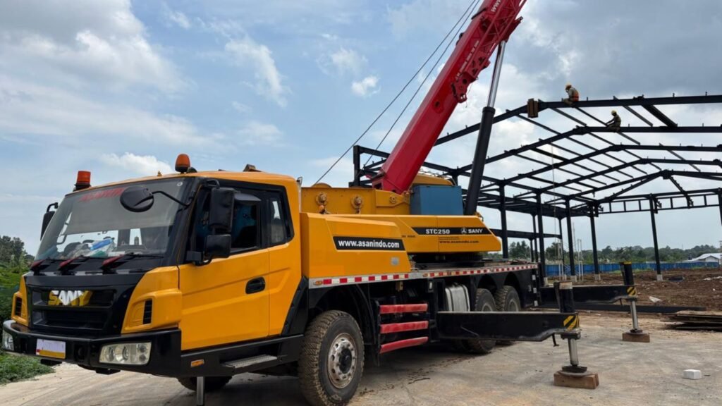 Mobile crane SANY STC250 kapasitas 25 ton untuk proyek konstruksi dan lifting industri