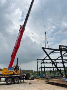 Sewa crane Tambun untuk pemasangan struktur baja ringan