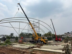 Mobile crane untuk pengecoran dan pembangunan rumah mewah di Sunter Jakarta Utara