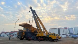 Crane 50 ton Tangerang digunakan untuk erection jembatan di proyek akses utama