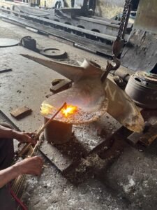 Perbaikan kavitasi propeller kapal dengan metode welding overlay material stainless marine grade