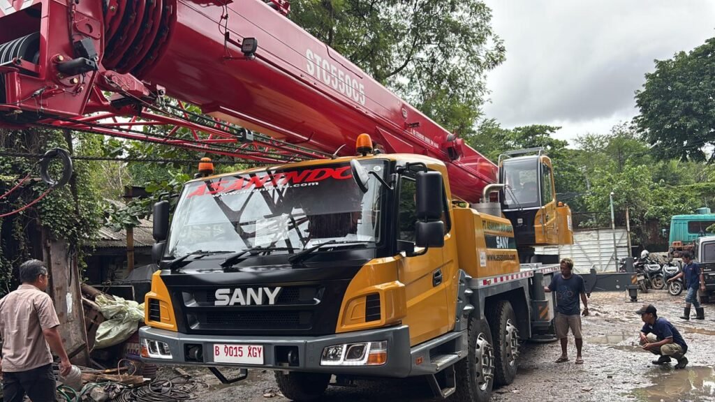 mobile crane 55 ton untuk proyek konstruksi dan industri berat