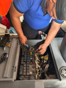 Pemeriksaan ECU crane dengan diagnostic tool OBD