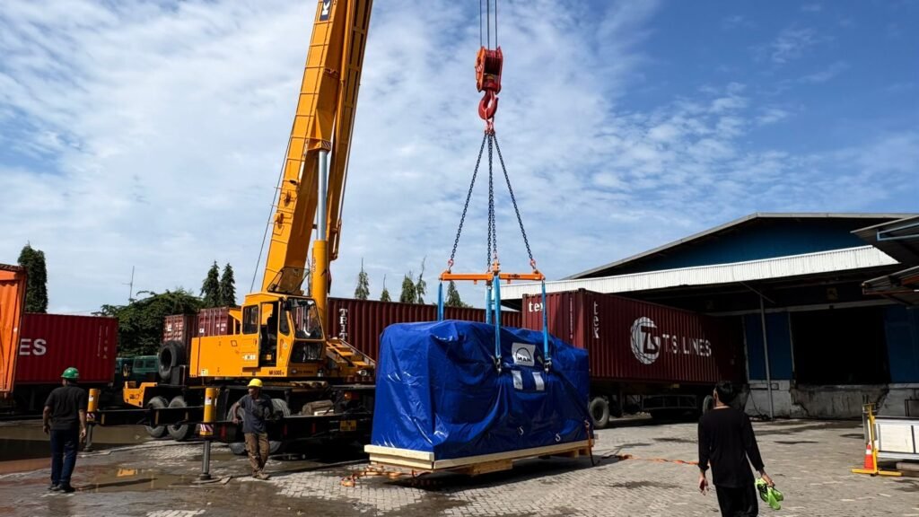 Spreader bar sebagai alat bantu lifting crane untuk menjaga stabilitas beban