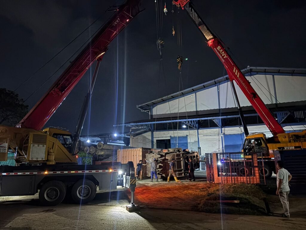 Tandem lifting crane menggunakan dua mobile crane mengangkat beban berat secara bersamaan
