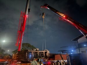 Tandem lifting crane 32 ton di kawasan industri Marunda Jakarta Utara