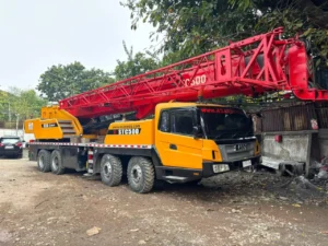 Mobile crane 50 ton untuk rental crane Jakarta digunakan dalam proyek konstruksi dan heavy lifting material industri