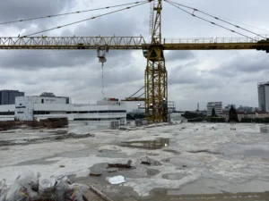 Mobile crane lifting AHU air handling unit di pabrik dankos pharma pulo gadung jakarta