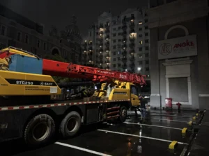 Mobile crane 25 ton untuk sewa crane Cengkareng Jakarta Barat pada proyek konstruksi dan lifting material industri