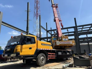 Mobile crane 25 ton untuk sewa crane Jakarta dengan penggunaan proyek konstruksi, lifting material, dan industri