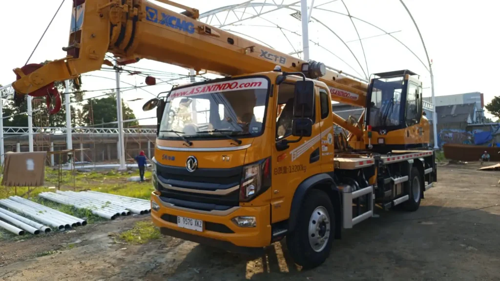 Armada mobile crane ASANINDO 8 ton hingga 55 ton untuk proyek Jakarta