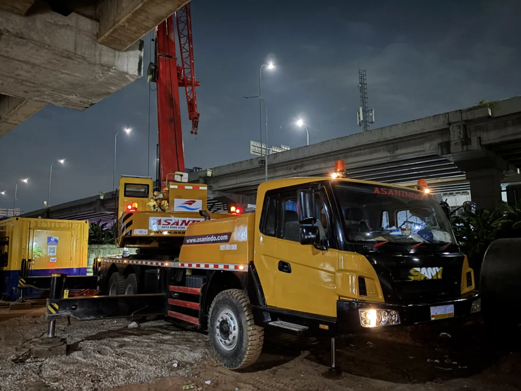 Perbandingan sewa crane vs beli crane untuk bisnis konstruksi dan industri