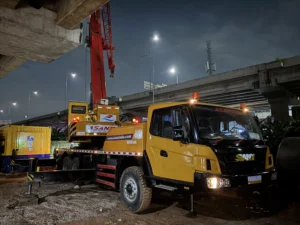 XCMG XCT25L5 long boom 42 meter erection padel court Transmart Cempaka Putih Jakarta Pusat