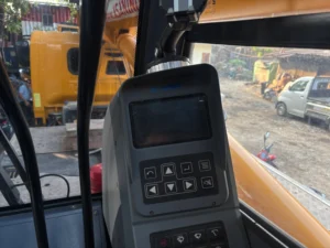 Overload crane beban terlalu berat radius kerja jauh LMI alarm penyebab crane terguling